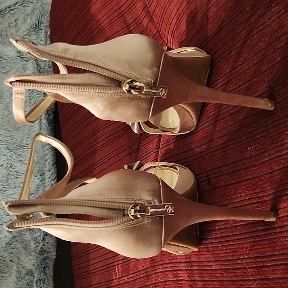 Shoes - Picture 3 of 5